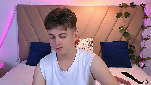 Miless_Cooper webcam