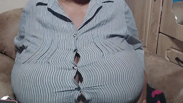 CUTEFIRMMELONSS webcam