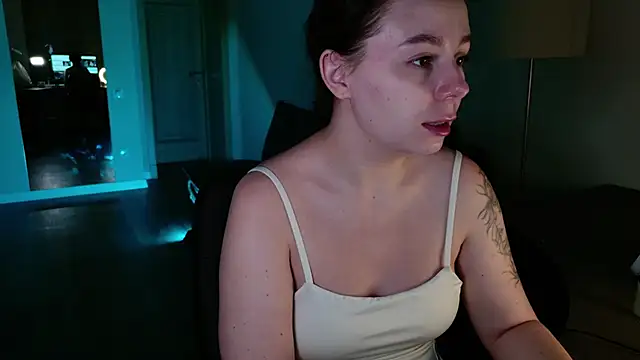 Di_na_Bell webcam