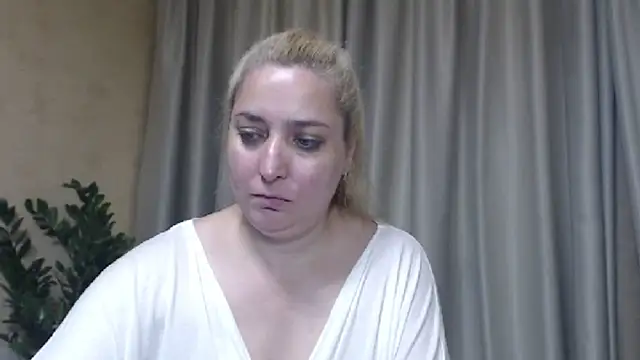 sweetpussy13 webcam