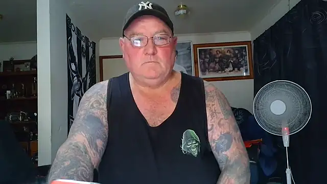 KINKYBLUEYES69 webcam
