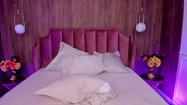 AdoraLynn webcam