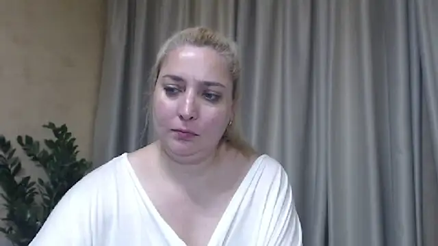 sweetpussy13 webcam