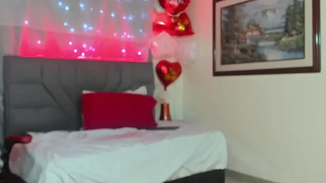 EbonyNaughty1000 live cam on StripChat