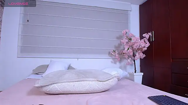 Lucyjoi webcam