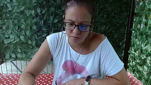 LadyHellene webcam