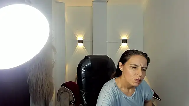 Milf_karlye webcam