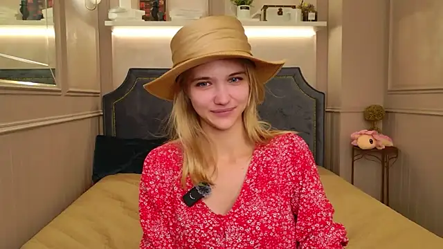 4example_Chloe webcam