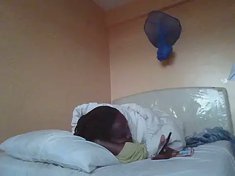 pinky-lips webcam