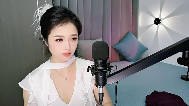 Momo-Wow webcam