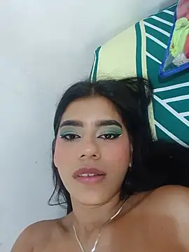 WarmVenezuelanGirl webcam