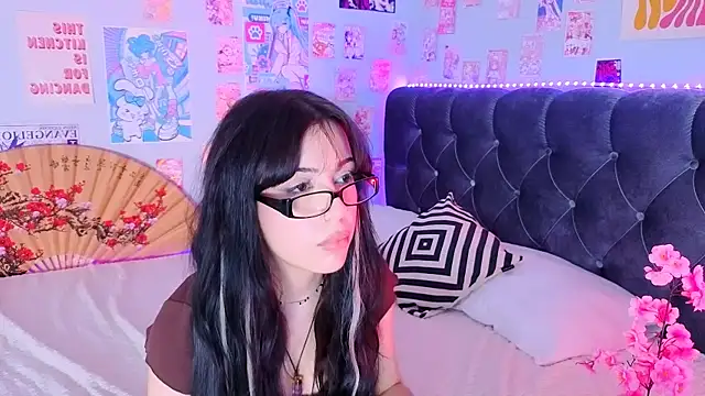 CrystalL0vee webcam