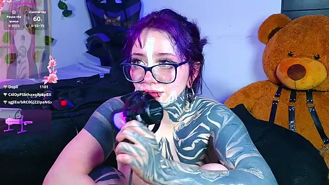 LucyChabs_ webcam