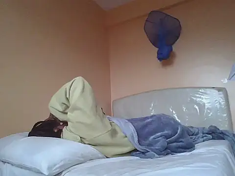 pinky-lips webcam