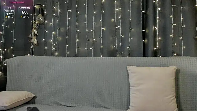 Milly_Young webcam