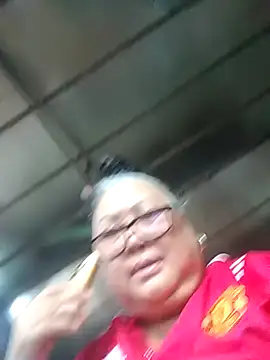 YourMomy- webcam
