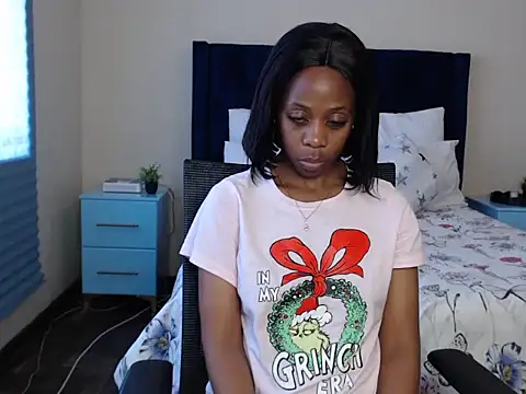 QUEENMANDYY webcam