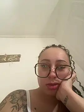 queenlo_xxx webcam