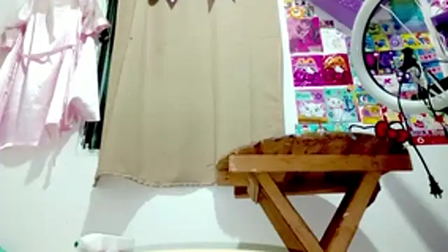 PetiteIvoryQueen19 webcam