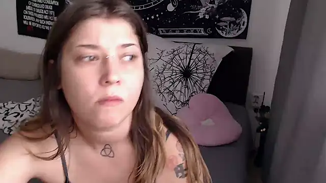 AlienforTwenty webcam
