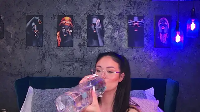 SashaAiko webcam