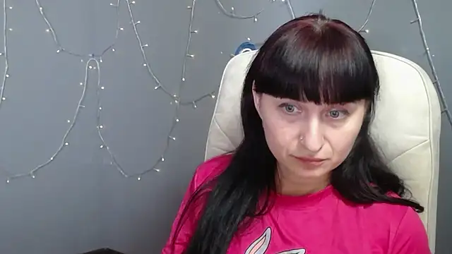 NinaFlawlees webcam