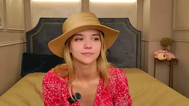4example_Chloe webcam
