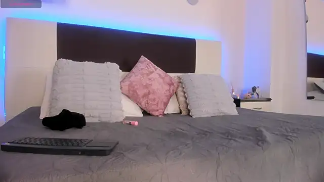 Sky_Loren webcam