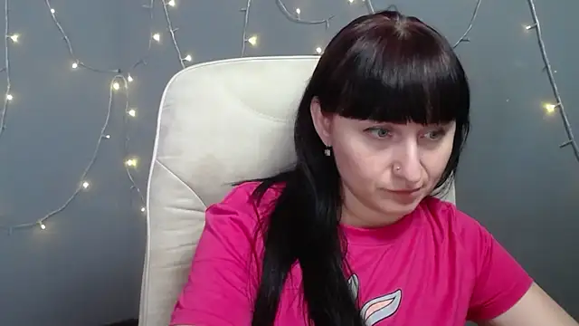 NinaFlawlees webcam