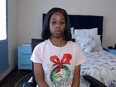 QUEENMANDYY webcam