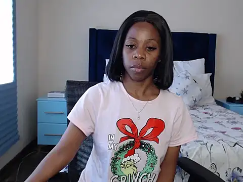 QUEENMANDYY webcam