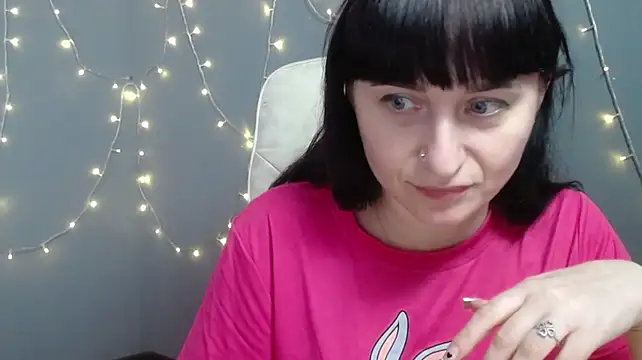 NinaFlawlees webcam
