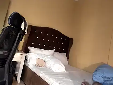 Model: bellaswildcummer