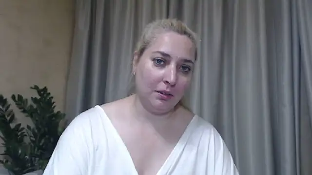 sweetpussy13 webcam