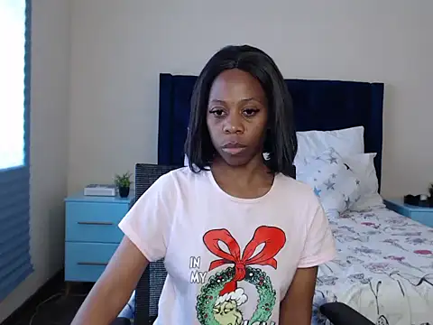 QUEENMANDYY webcam