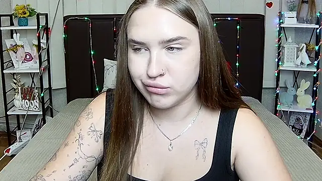 LauraHlot webcam