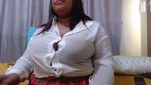 BustyMatureStepmum webcam