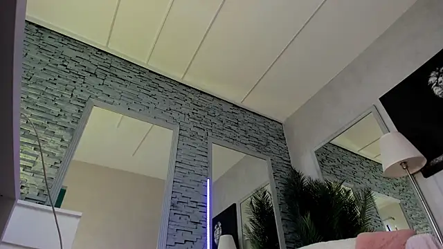 Reina_Cummings webcam