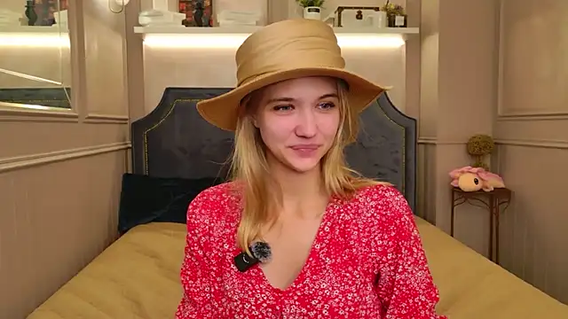4example_Chloe webcam