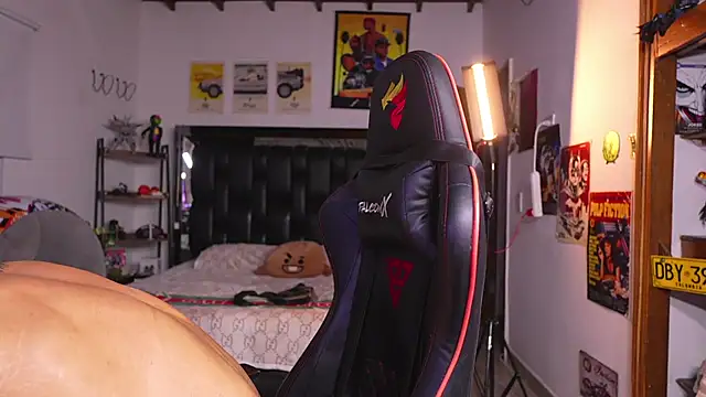 logan_hugh8 webcam