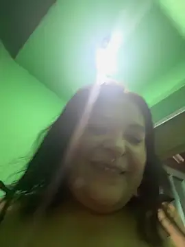 Nailealipsglossy webcam