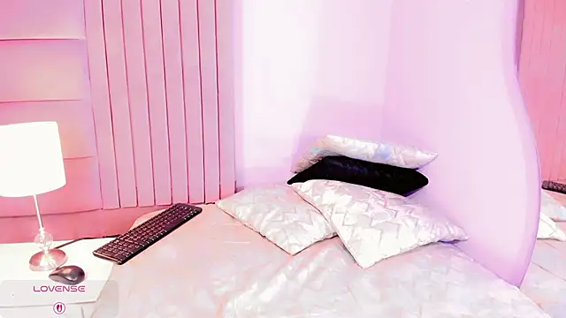 CALLMEATENEA webcam