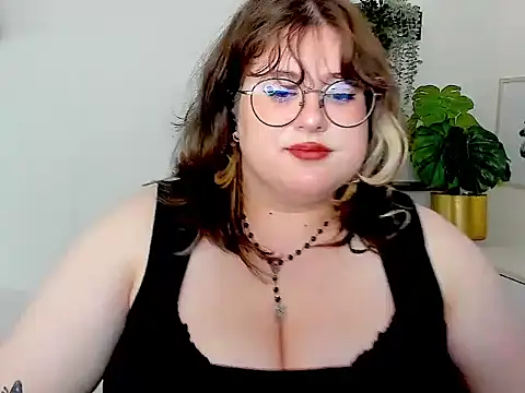OpheliaLush webcam