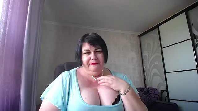 AlluringCurves webcam