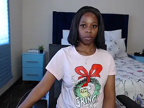 QUEENMANDYY webcam