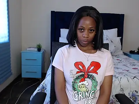 QUEENMANDYY webcam