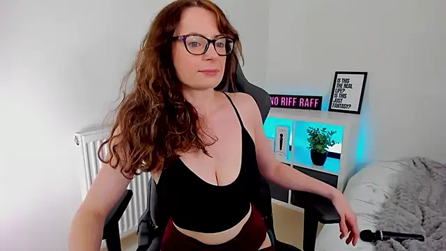 LucieWinters_UK webcam