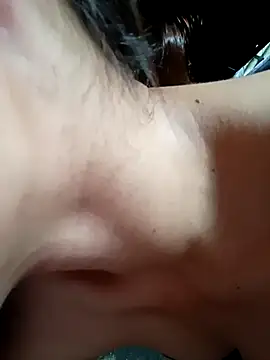 HeresThuy22 webcam