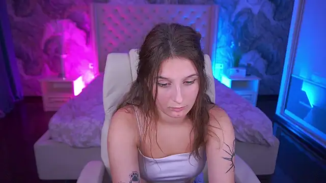 VikVikLove webcam