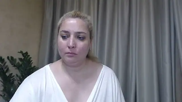 sweetpussy13 webcam